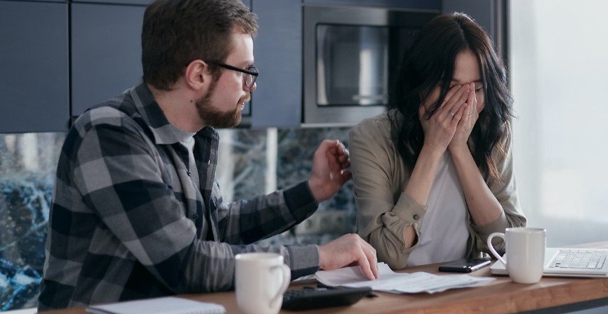 dividas-afetam-felicidade-e-relacoes-familiares-de-inadimplentes
