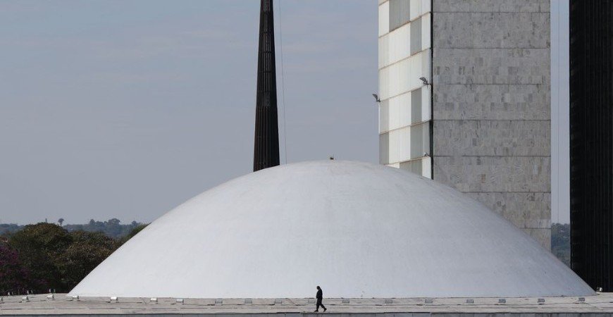 prorrogada-mp-que-zera-aliquota-do-ir-a-estrangeiros