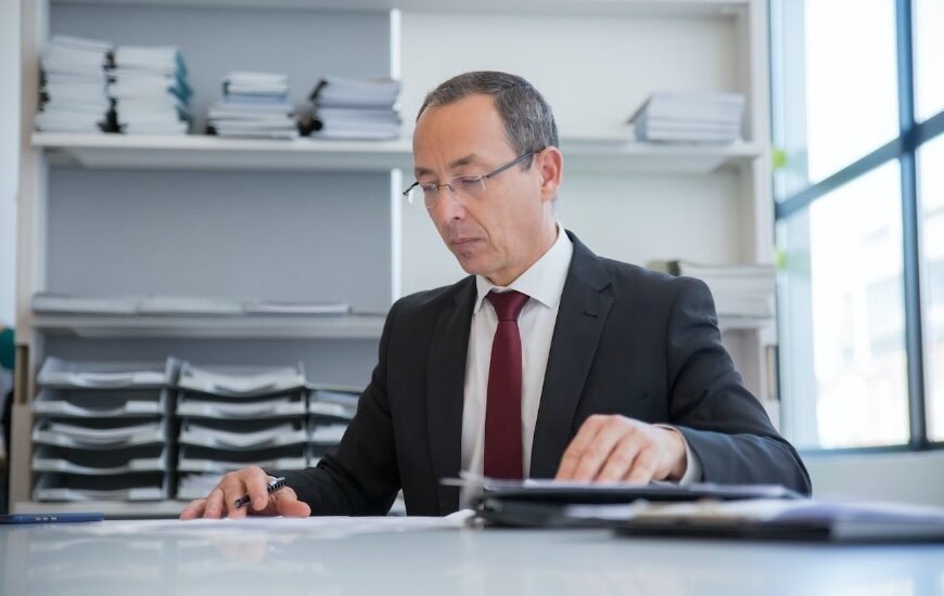 rais:-estoque-de-empregos-formais-foi-48,7-milhoes-em-2021