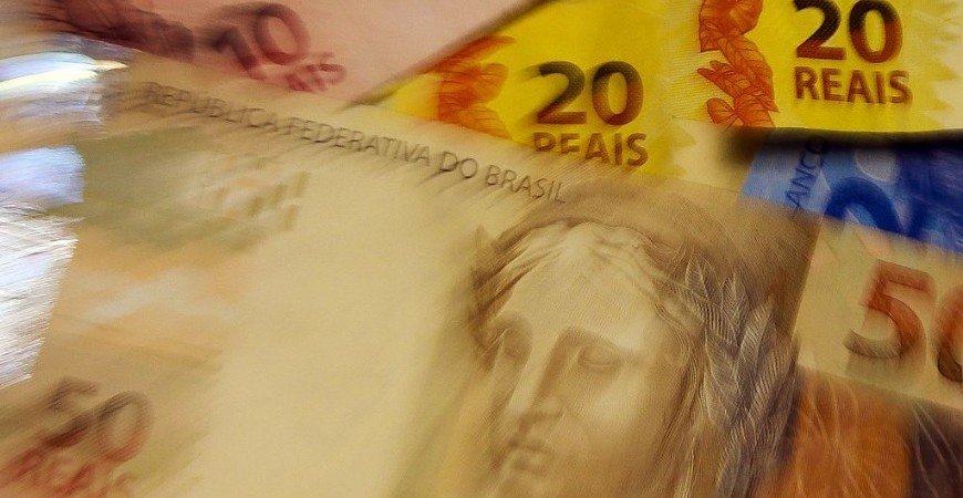 43%-dos-brasileiros-planejam-usar-13o-salario-para-pagar-dividas