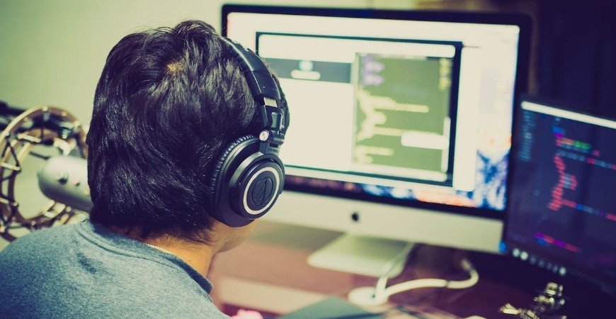 empregos-digitais-pagam-quase-o-dobro-dos-salarios-do-mercado