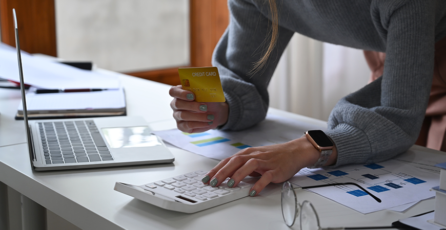 taxa-de-juros-do-cartao-de-credito-dispara-em-marco