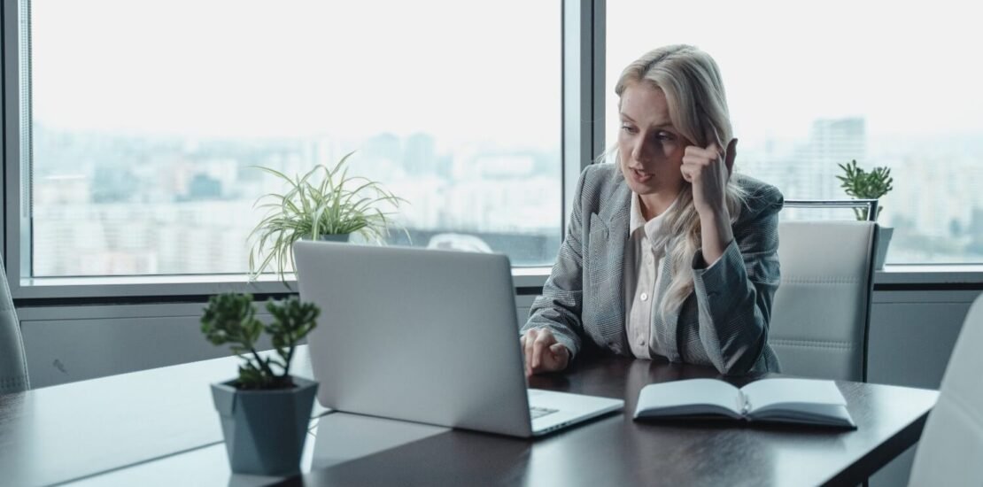 conta-pj-ou-pf?-entenda-as-diferencas-e-qual-delas-faz-mais-sentido-para-freelancers