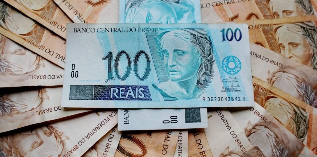 governo-planeja-salario-minimo-de-r$-1.421-em-2024