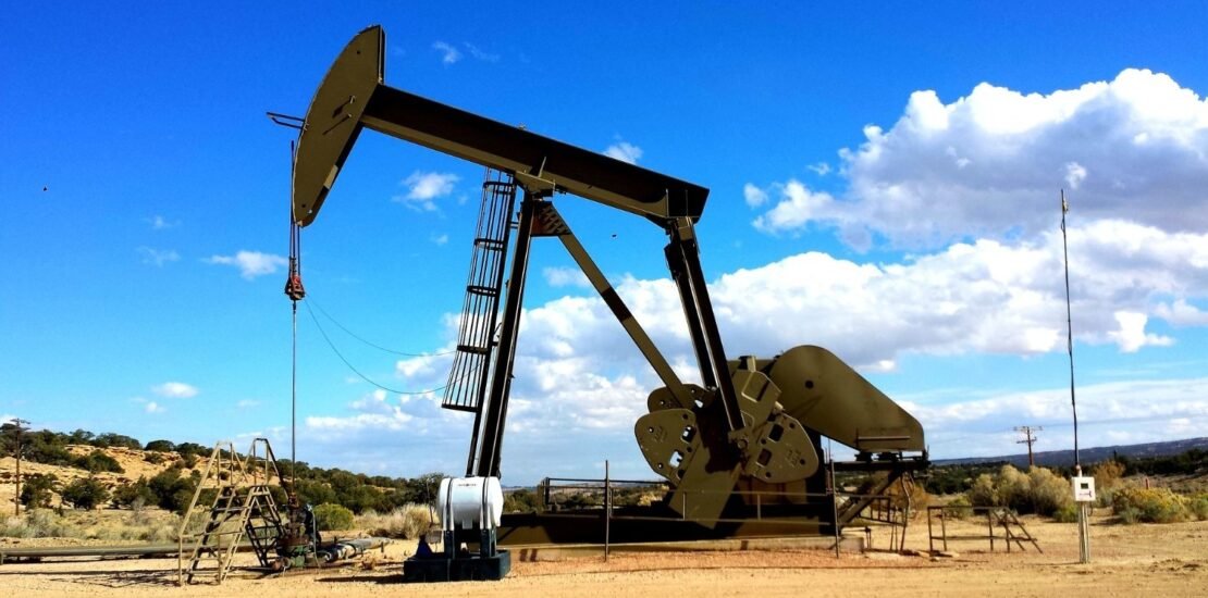 o-investimento-em-acoes-de-petroleiras-em-meio-a-alta-do-petroleo