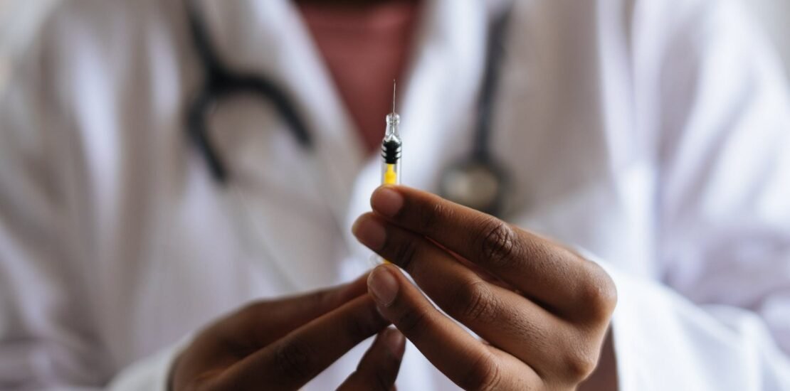 covid-19:-recusa-da-vacina-e-motivo-de-justa-causa