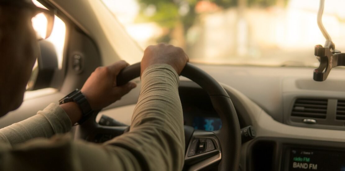 1,5-milhao-de-brasileiros-trabalham-com-aplicativos:-quais-os-impactos-na-economia-do-brasil?