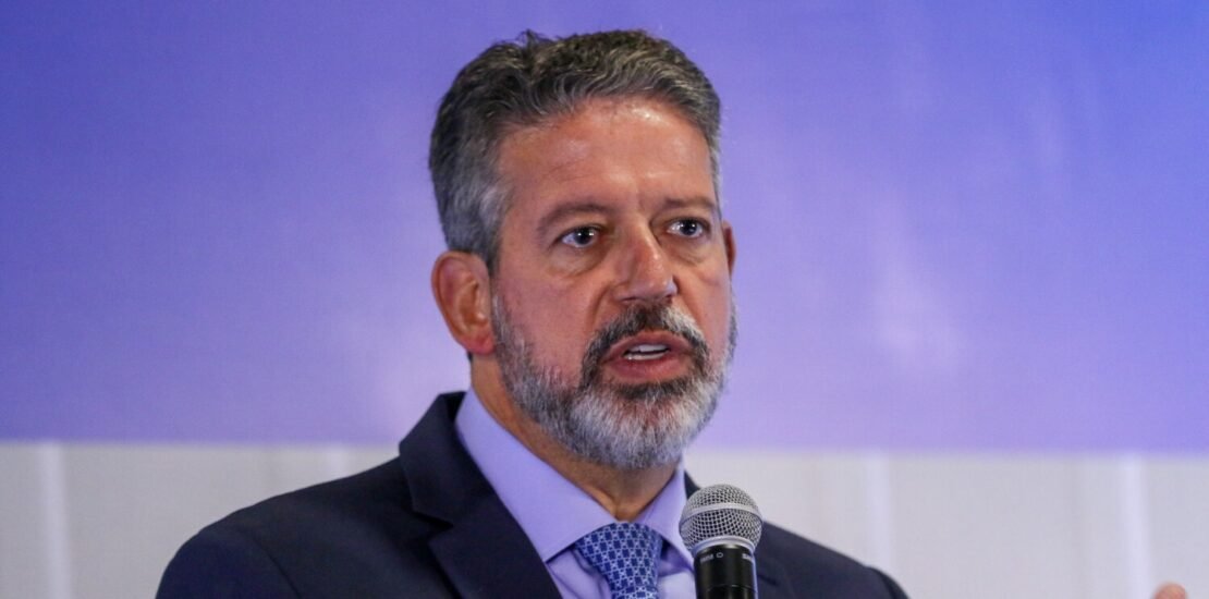 lira-anuncia-que-reforma-tributaria-sera-votada-hoje-(15)