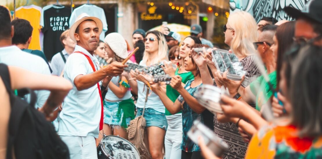 75%-dos-bares-e-restaurantes-que-vao-abrir-no-carnaval-esperam-faturar-mais-que-em-2023