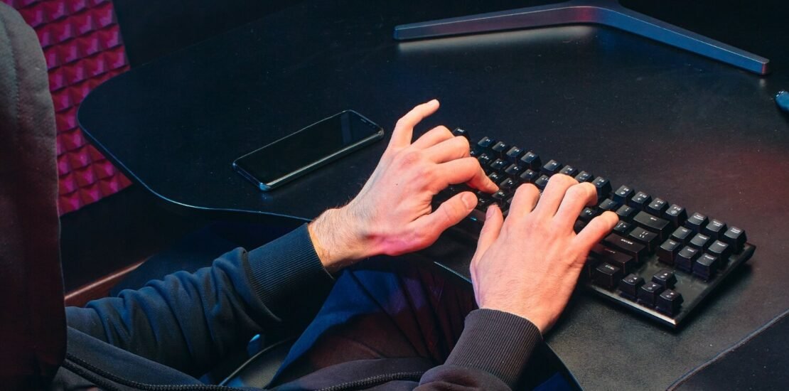 golpe:-novo-virus-desvia-transacoes-de-clientes-de-60-bancos