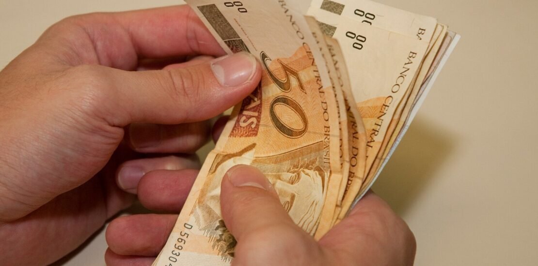 recorde-de-brasileiros-sacando-a-poupanca