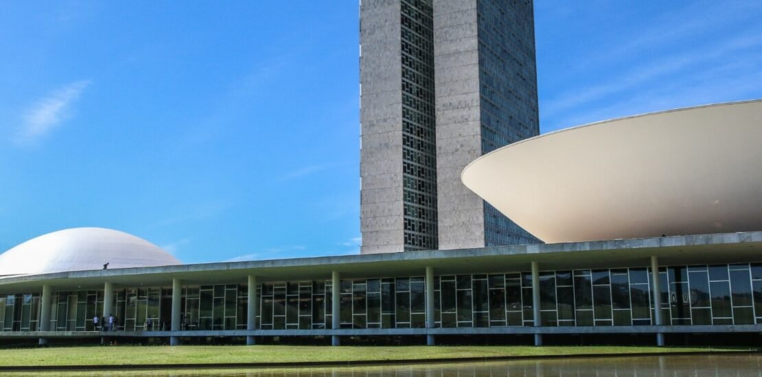 congresso-defende-trava-para-adocao-de-imposto-do-pecado