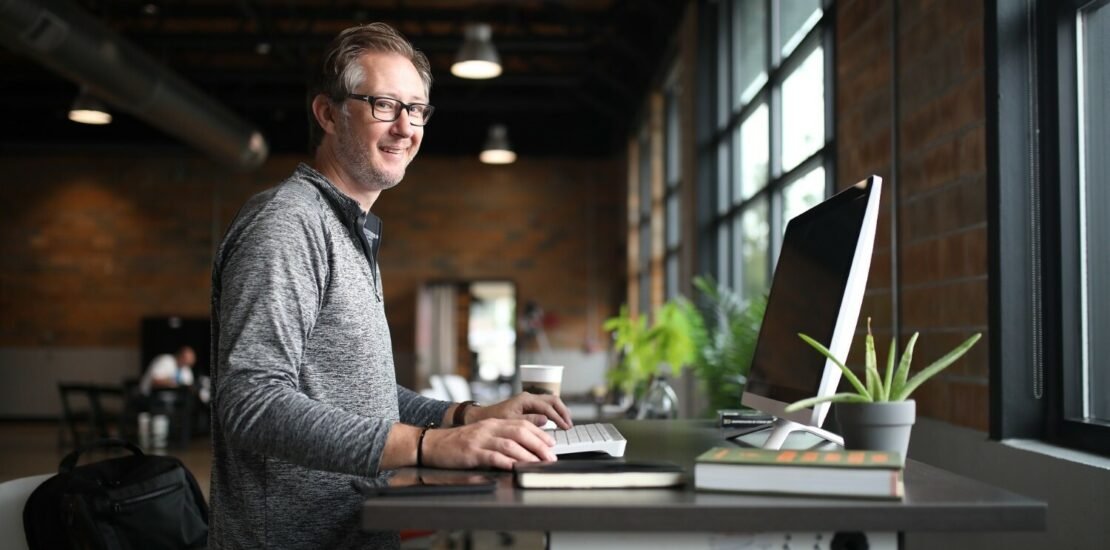 quer-investir?-conheca-6-franquias-baratas-e-com-trabalho-home-office