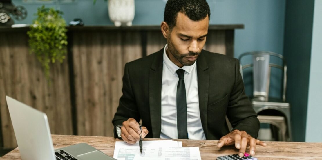 pl-que-obriga-empresa-a-identificar-seu-contador-para-a-receita-e-aprovado