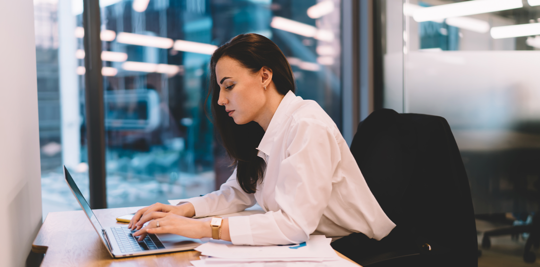 veja-os-riscos-de-quem-trabalha-muito-tempo-sentado