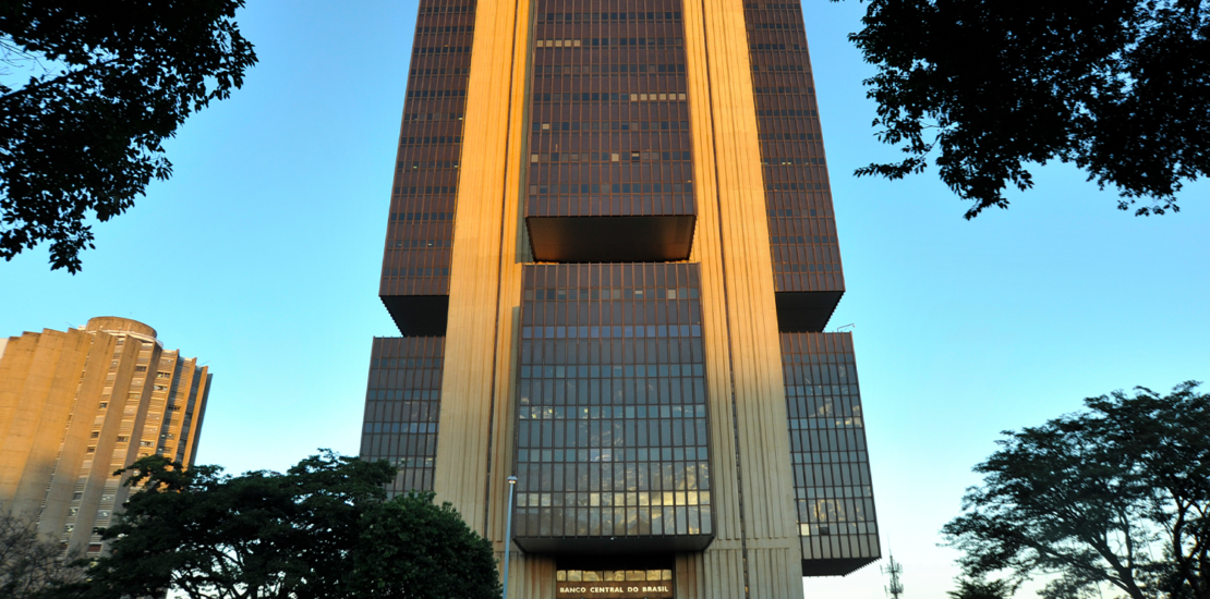 bc-anuncia-suspensao-temporaria-de-cobrancas-a-pfs-e-pjs-no-rs