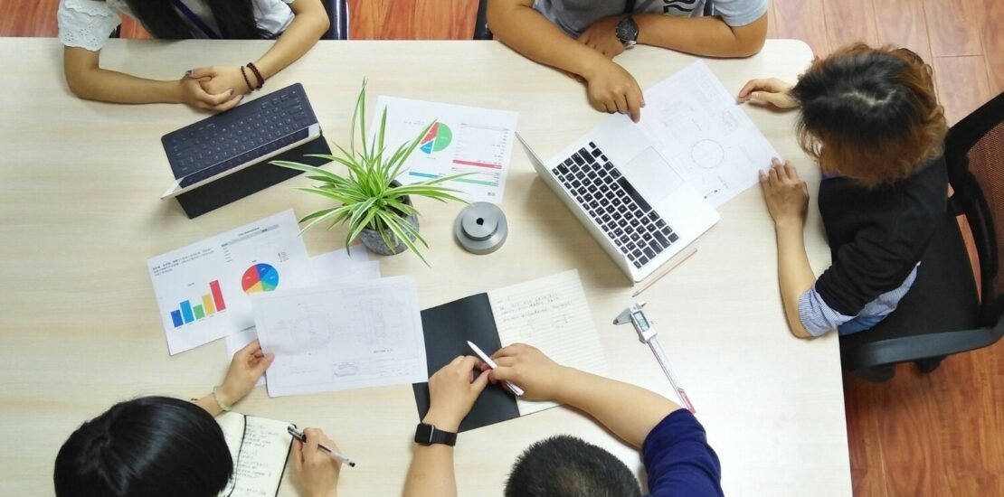 fadiga-do-zoom?-dados-mostram-que-excesso-de-reunioes-pode-ter-ficado-no-passado