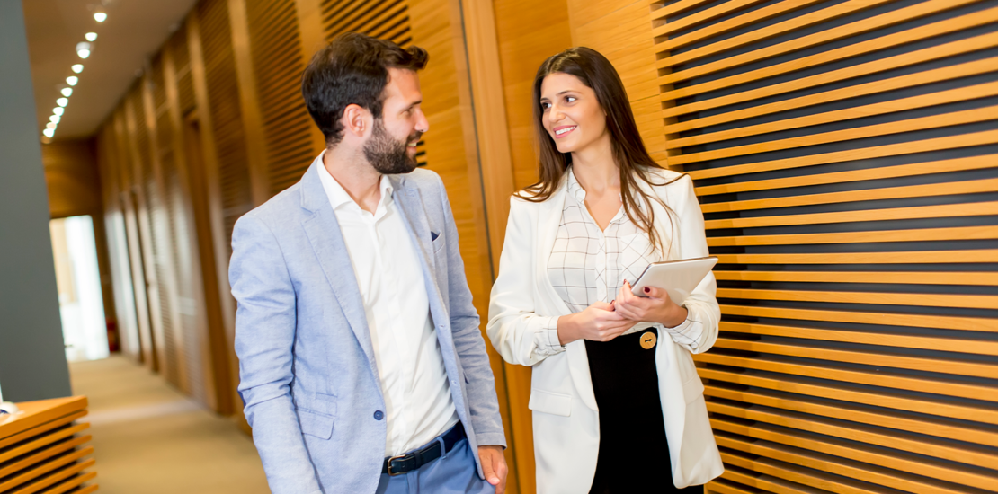 empregado-pode-namorar-com-colega-de-trabalho?