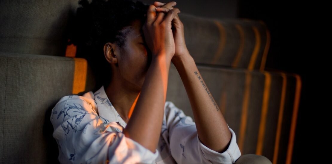 sindrome-do-impostor:-o-que-e-e-como-supera-la?