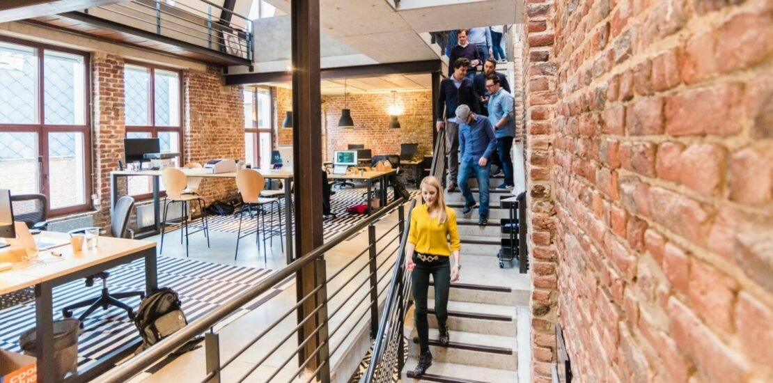 3-em-cada-10-profissionais-brasileiros-acreditam-que-seu-ambiente-de-trabalho-e-inclusivo