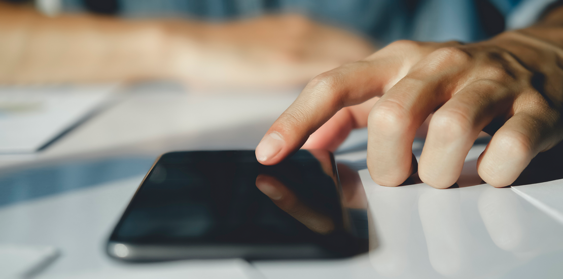 uso-de-celular-corporativo-fora-do-horario-comercial-garante-horas-extras?