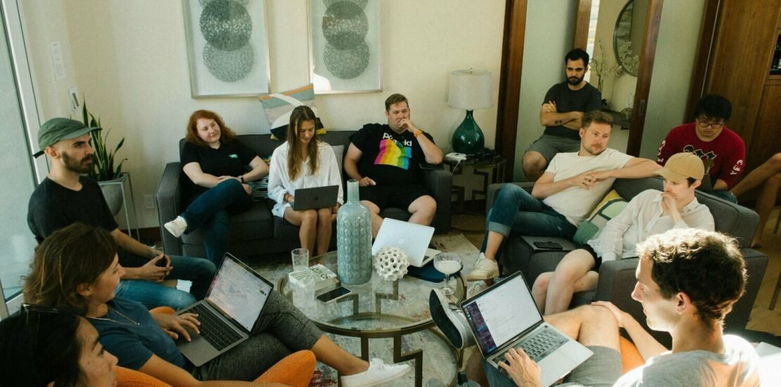 discussao-politica-no-ambiente-de-trabalho;-veja-pesquisa