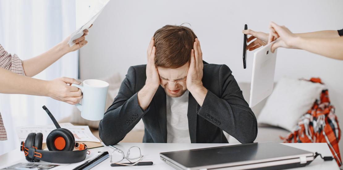 o-que-causa-o-excesso-de-informacoes-no-ambiente-de-trabalho?