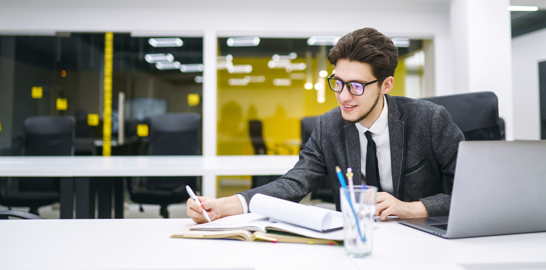 quais-habitos-desenvolver-antes-do-fim-do-ano-no-trabalho?