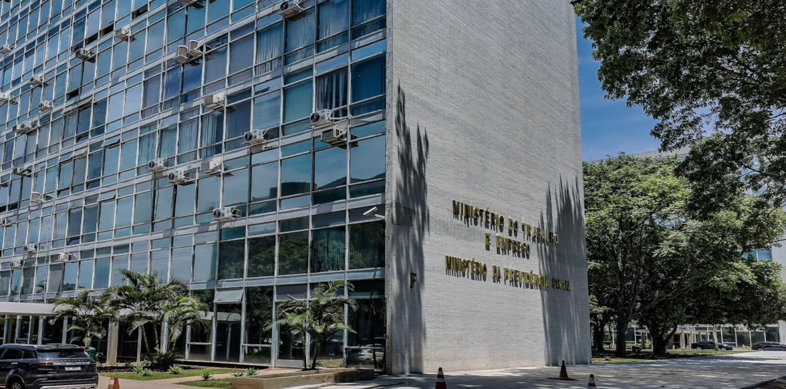 restricao-de-trabalho-em-feriados-e-adiada-para-julho-de-2025