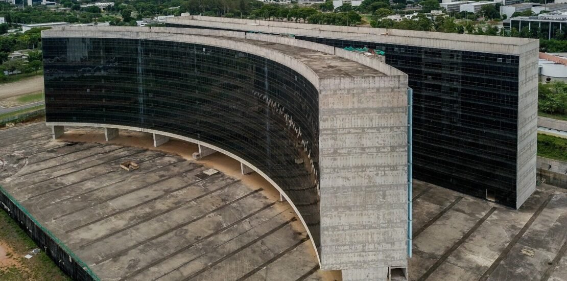 tst-mantem-demissao-de-agente-que-trabalhou-em-licenca-medica