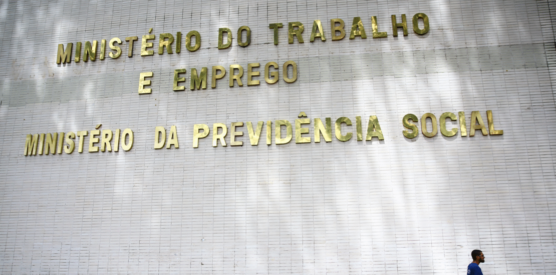 mte-adia-para-2026-regra-que-altera-trabalhos-em-feriados