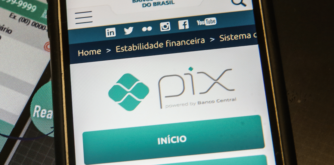 pix-deve-seguir-como-servico-publico,-afirma-bc