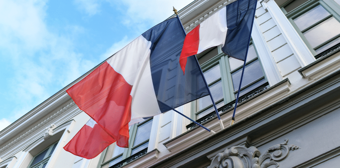 franca-avalia-tributar-super-ricos-em-2026