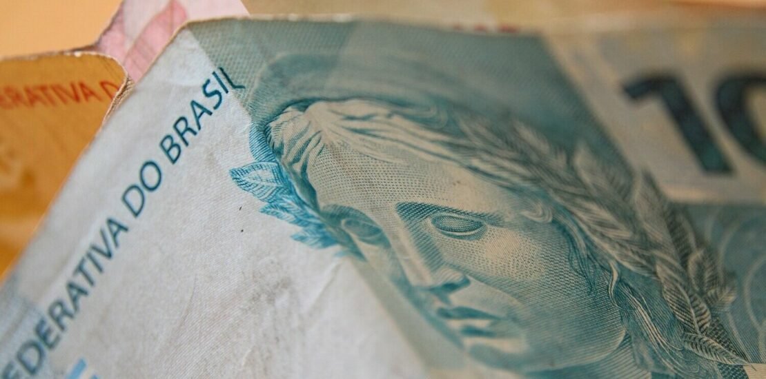 tecnologia-melhora-relacao-do-brasileiro-com-dinheiro,-aponta-pesquisa