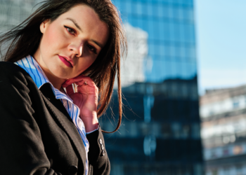 mulheres-ainda-ganham-21,3%-menos-que-homens-em-2026,-aponta-estudo