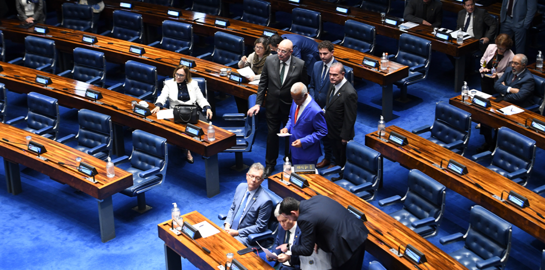 camara-adia-votacao-do-novo-teto-do-mei