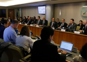 cnc-debate-saude,-emprego-e-inovacao-em-reuniao